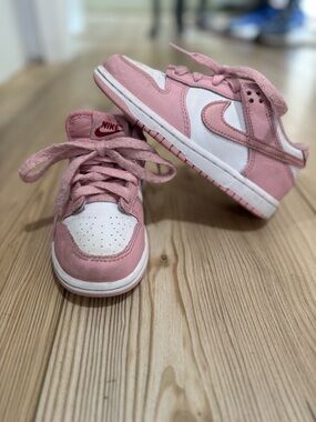 Nike Kids Pink and White Low-Top Sneakers with Swoosh